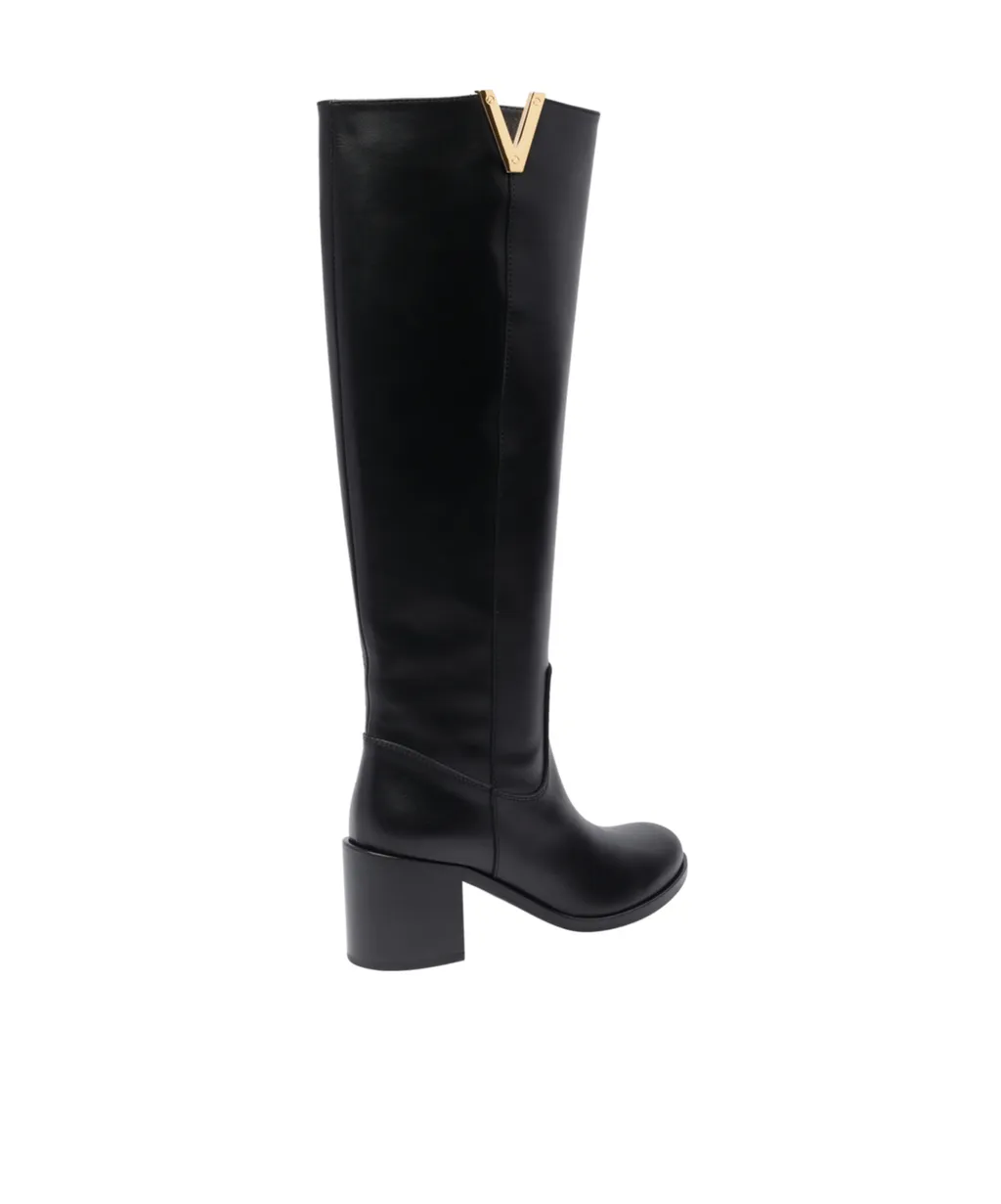 V Logo Round Toe Boots