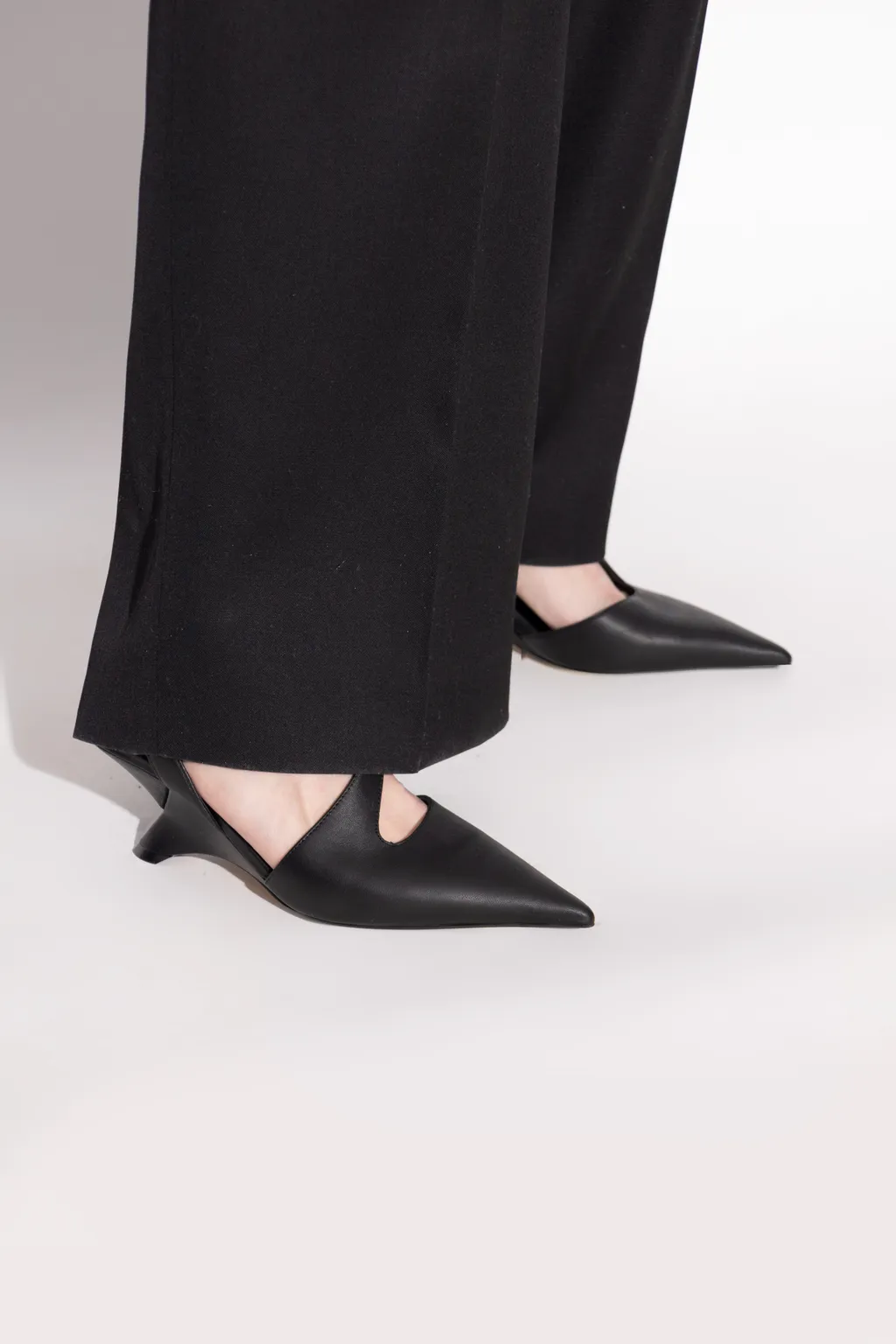 Swan Cut Out Detailed Stiletto Heel Pumps