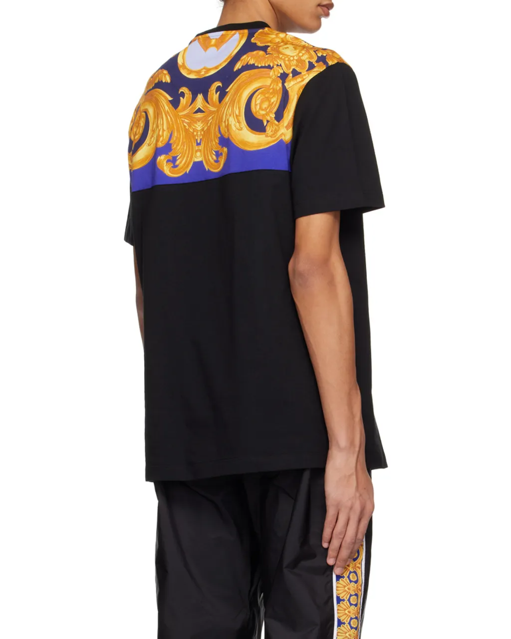 Medusa-Print Detail T-Shirt