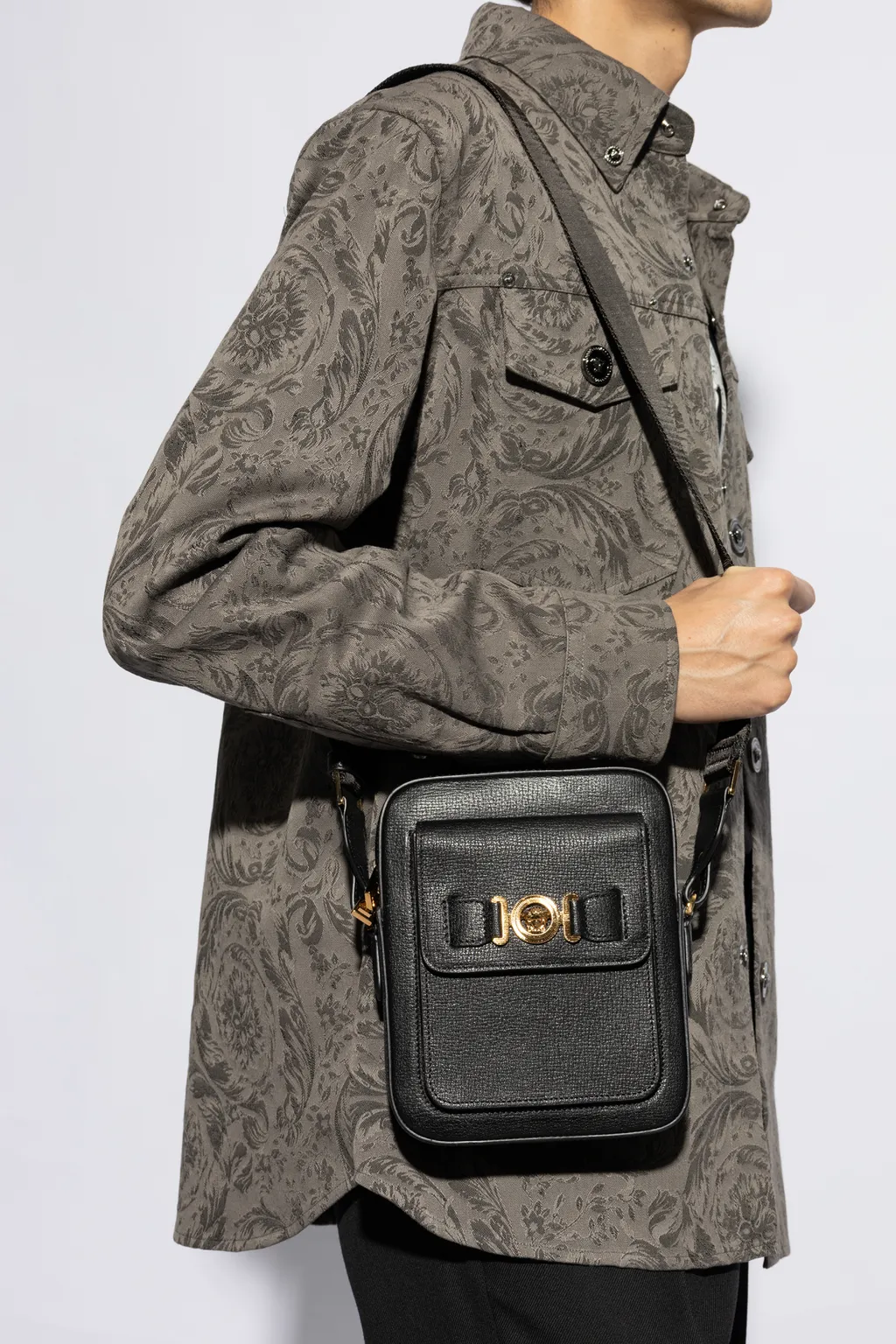 Medusa-Plaque Zipped Shoulder Bag
