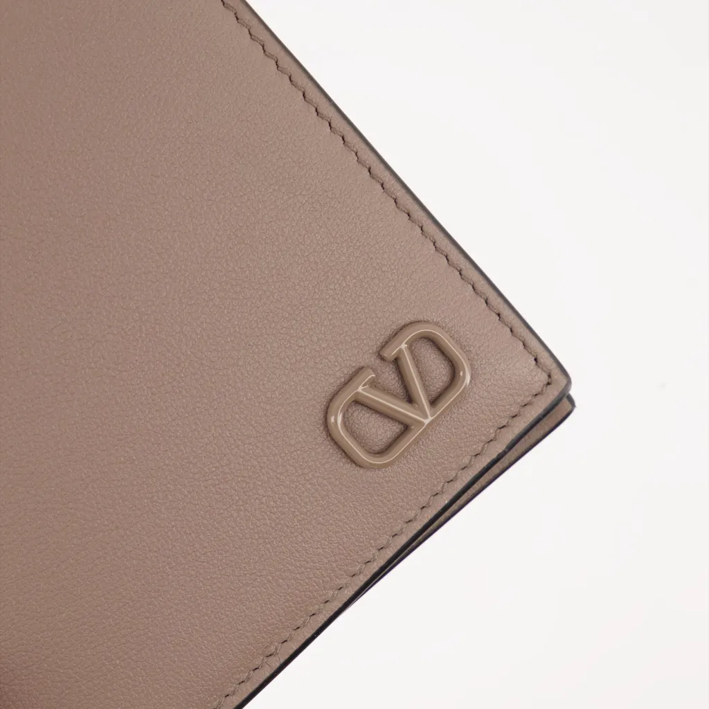 Vlogo Plaque Bi-Fold Wallet
