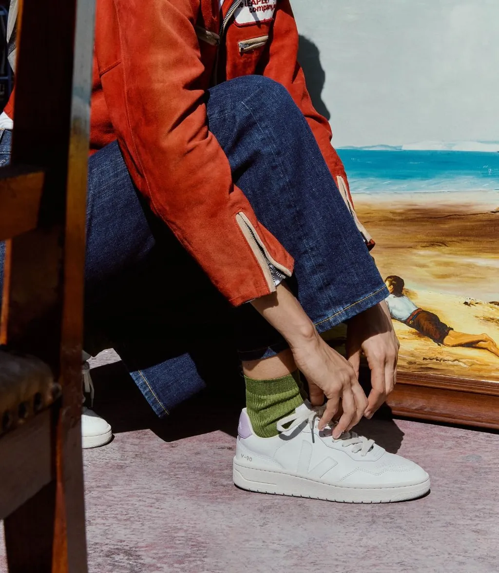 V-90 Sneakers