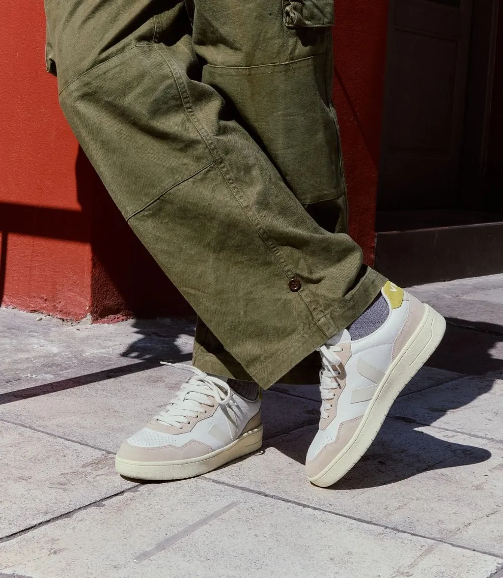 V-90 Sneakers