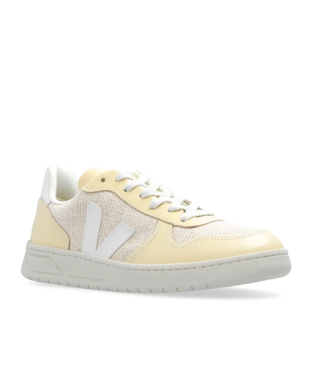 V 10 J Mesh Low-Top Sneakers