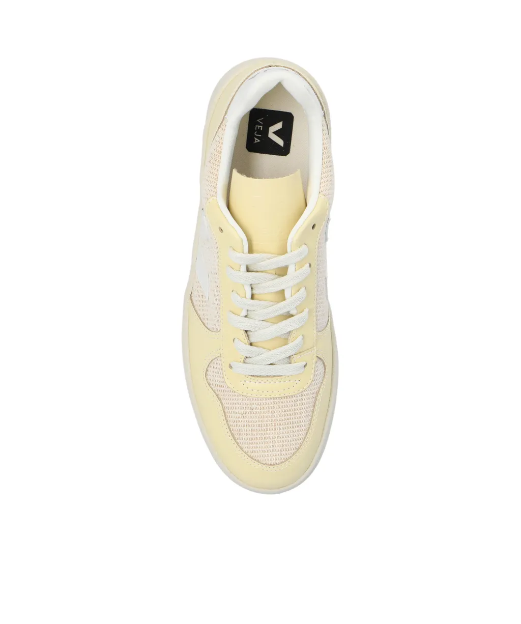 V 10 J Mesh Low-Top Sneakers