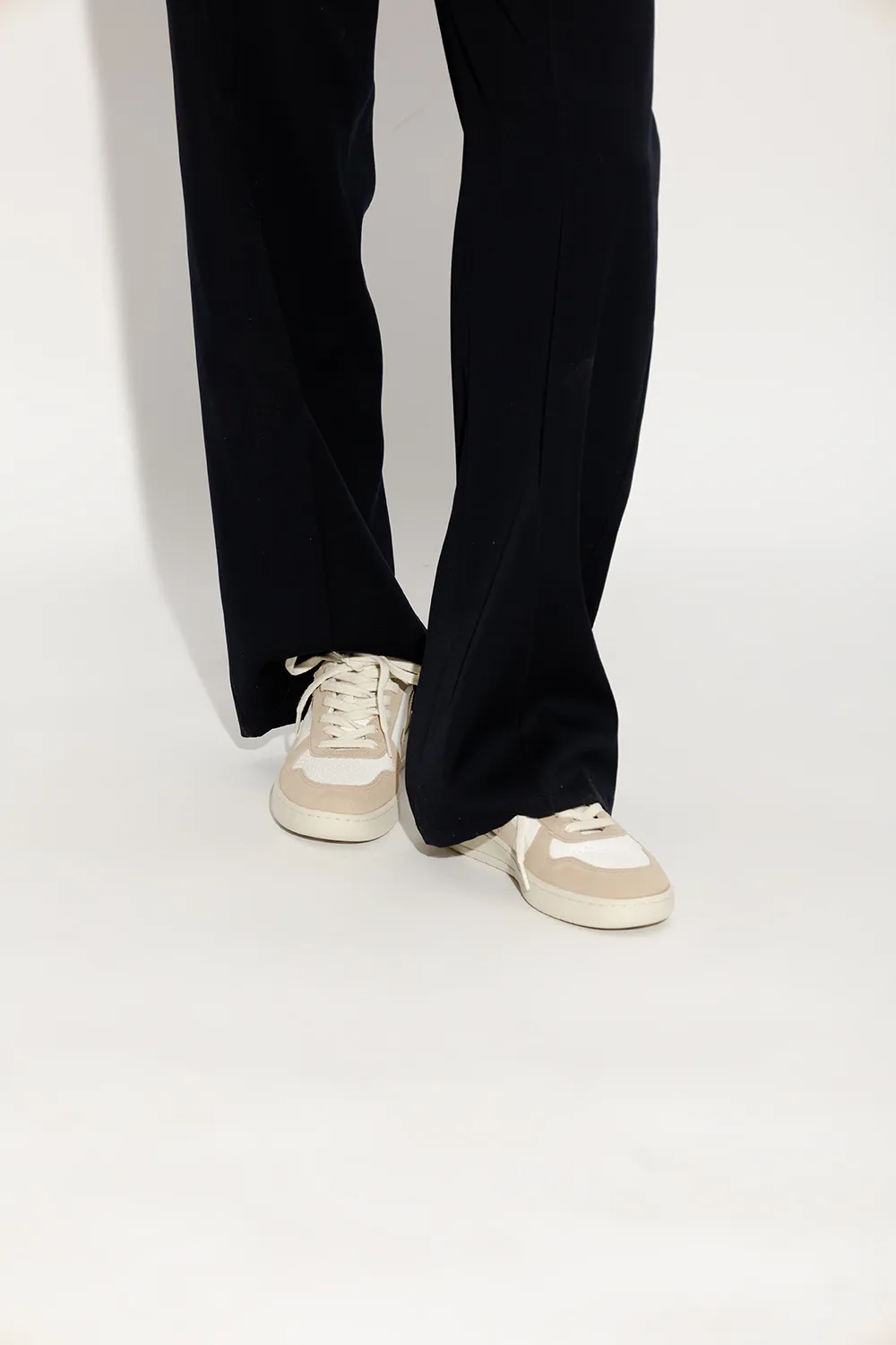 V10 Chromefree Low-Top Sneakers