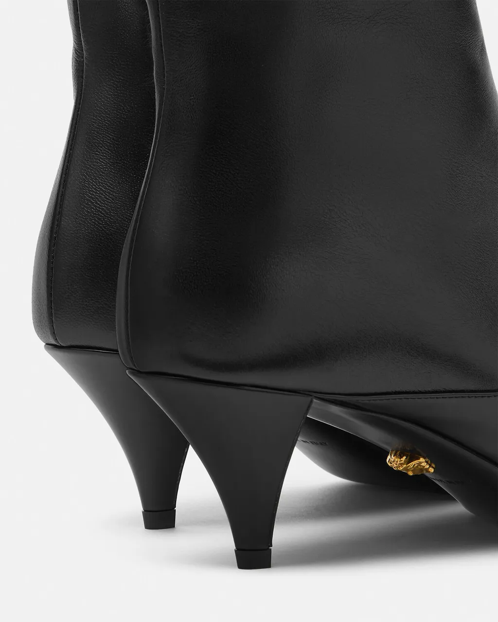 Pointed-Toe Zipped Ankle Boots
