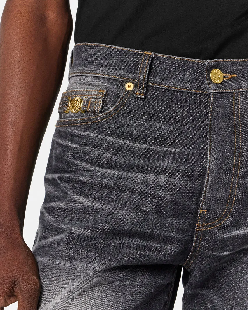 Logo-Patch Straight-Leg Jeans