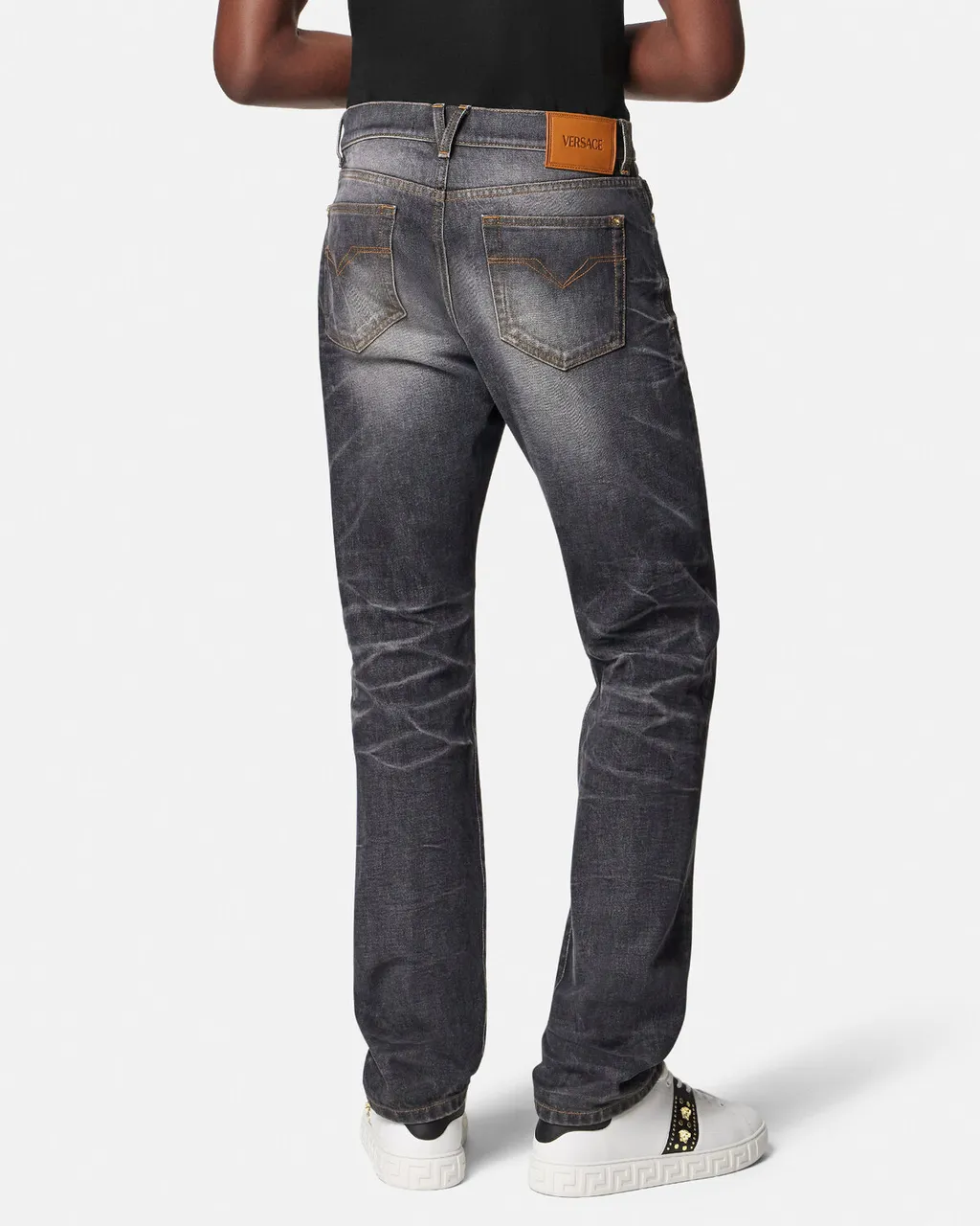 Logo-Patch Straight-Leg Jeans