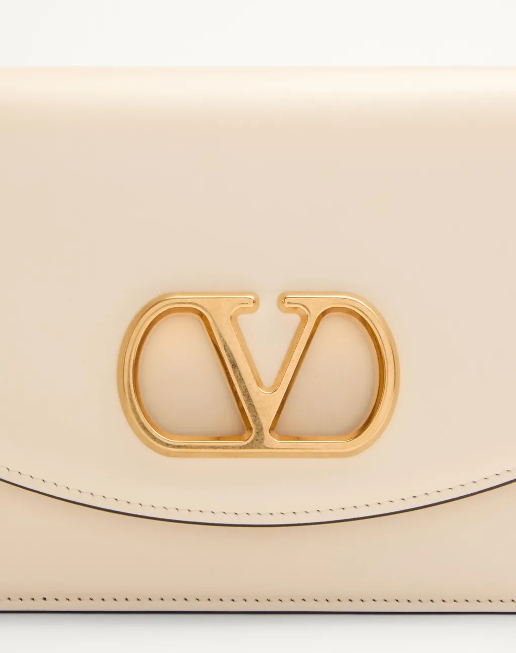 Vlogo Signature Chain-Linked Shoulder Bag