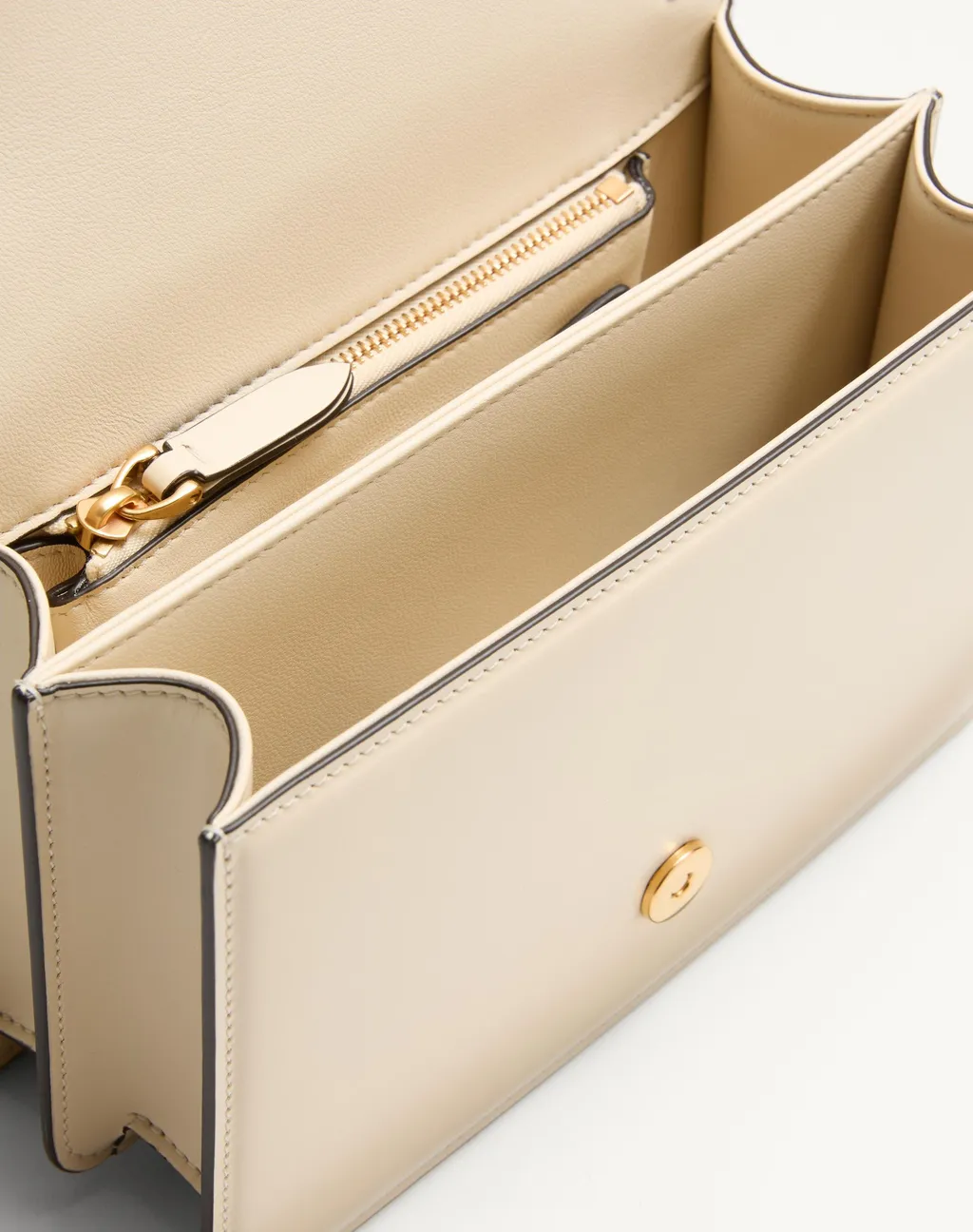 Vlogo Signature Chain-Linked Shoulder Bag