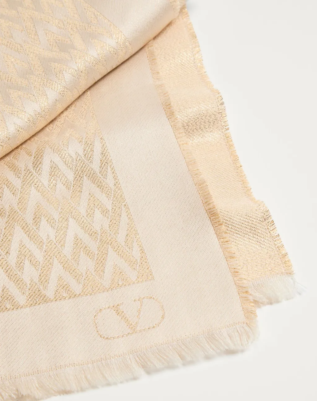 Toute La V Fringed Stole