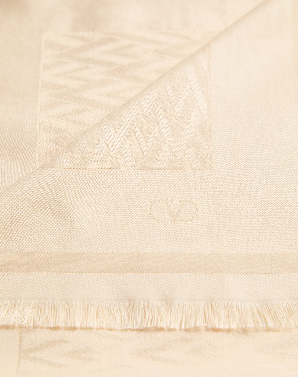 Toute La V Frayed Edge Scarf
