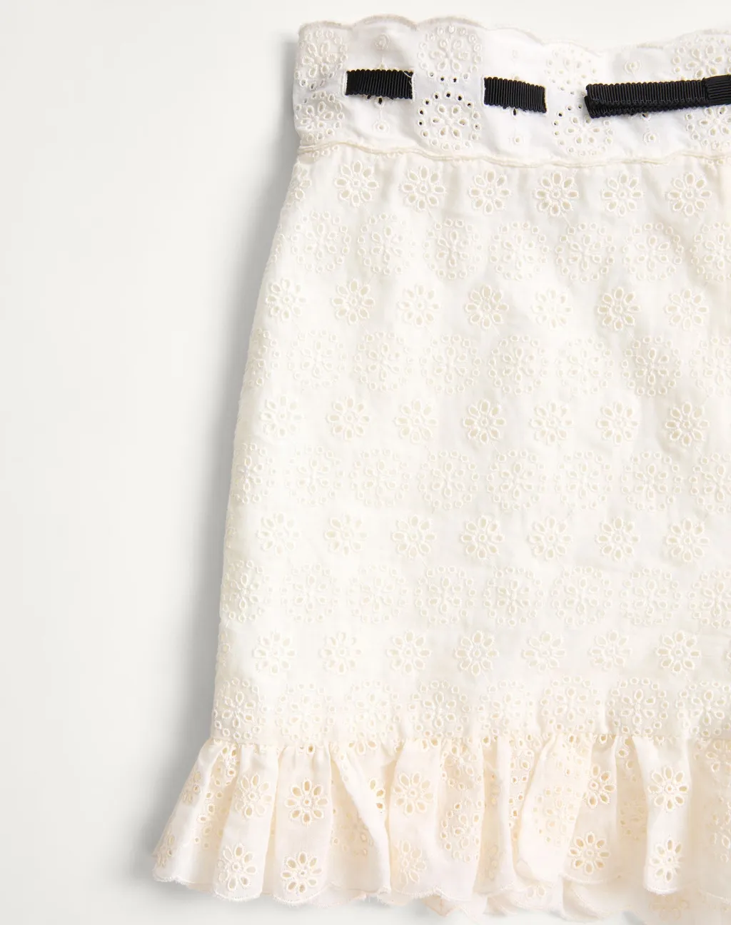 Ruffle-Hem Bow Detailed Shorts
