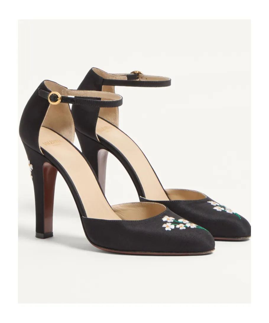 Dolly Floral Embroidered Pumps