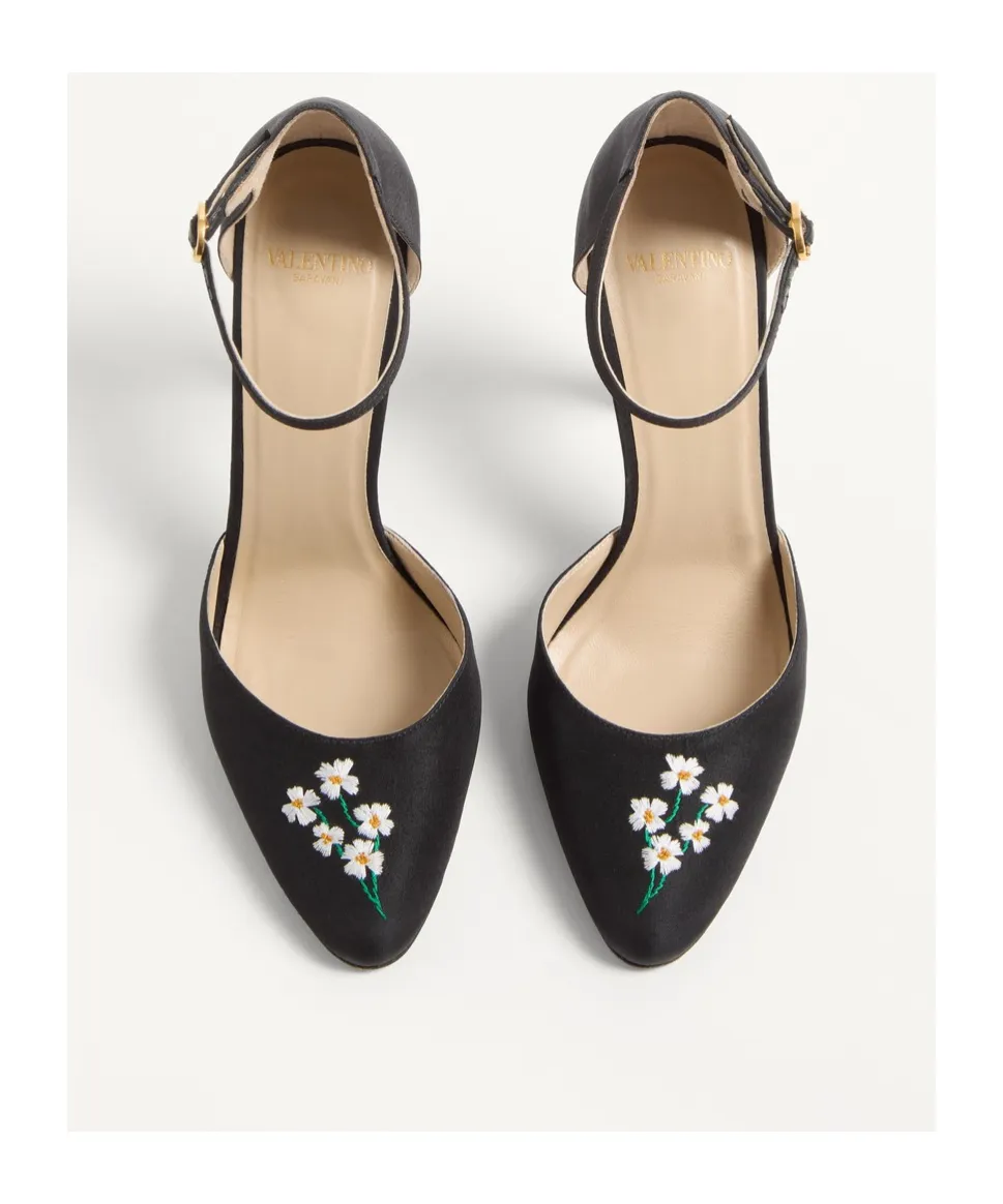 Dolly Floral Embroidered Pumps