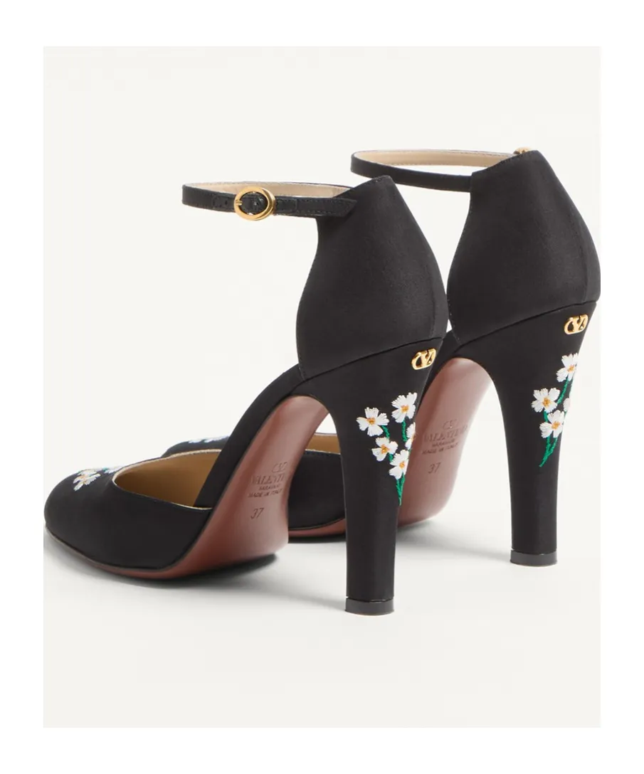 Dolly Floral Embroidered Pumps