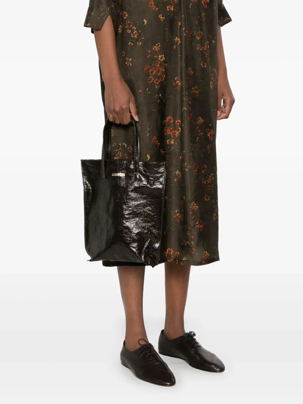 Carry A Handbag With Both Hands