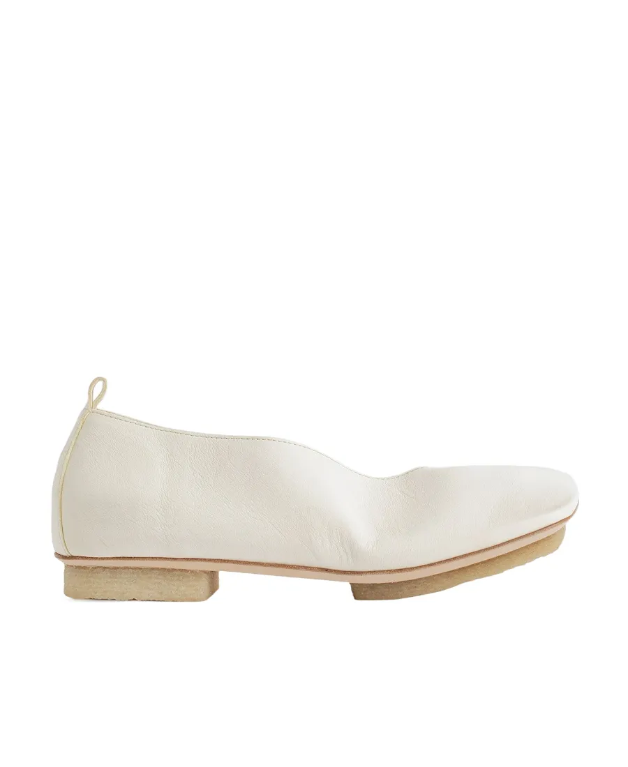Asymmetric-Toe Leather Ballerina Shoes