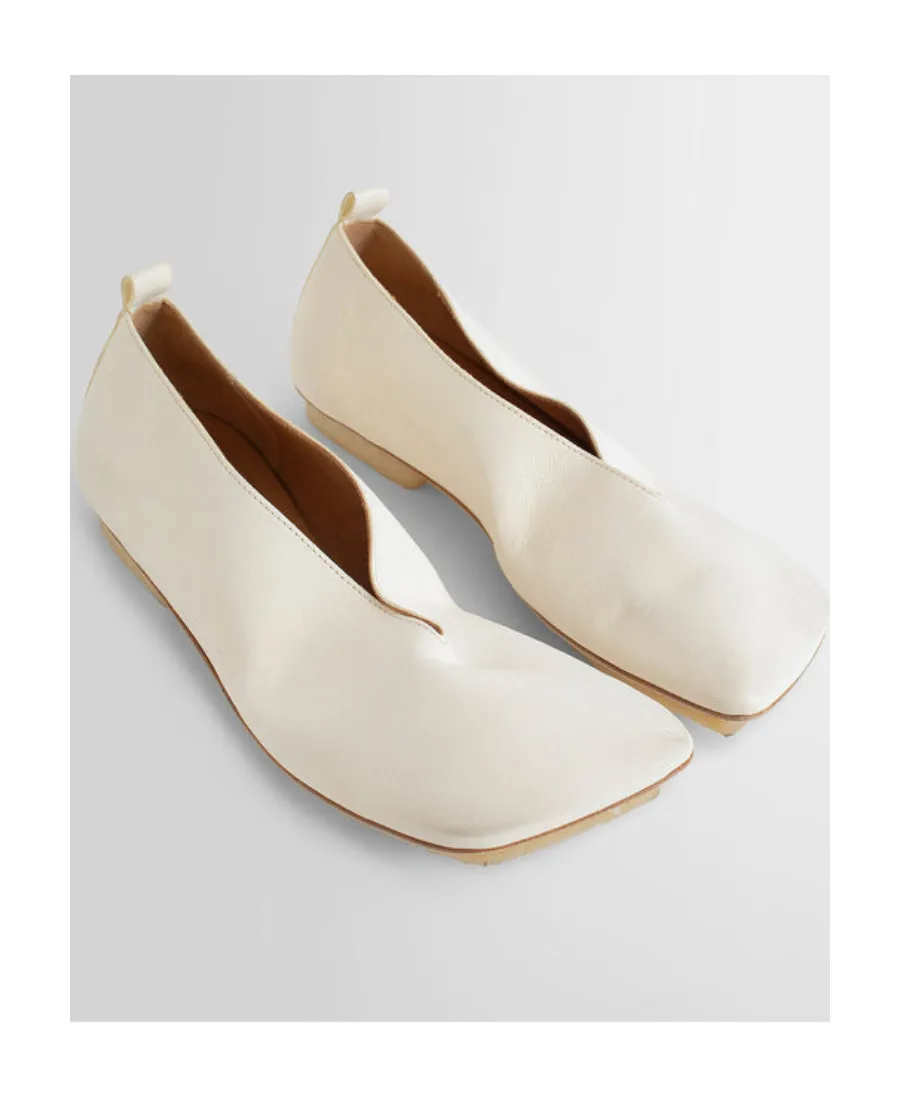 Asymmetric-Toe Leather Ballerina Shoes