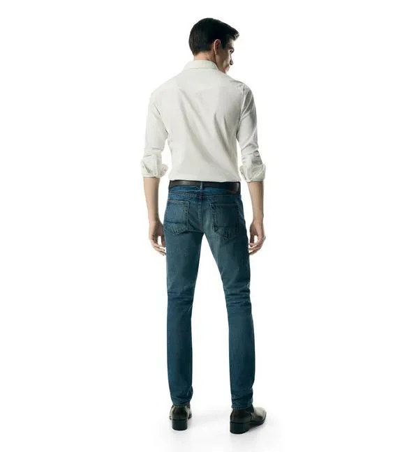 Buttoned Long-Sleeved Shirt