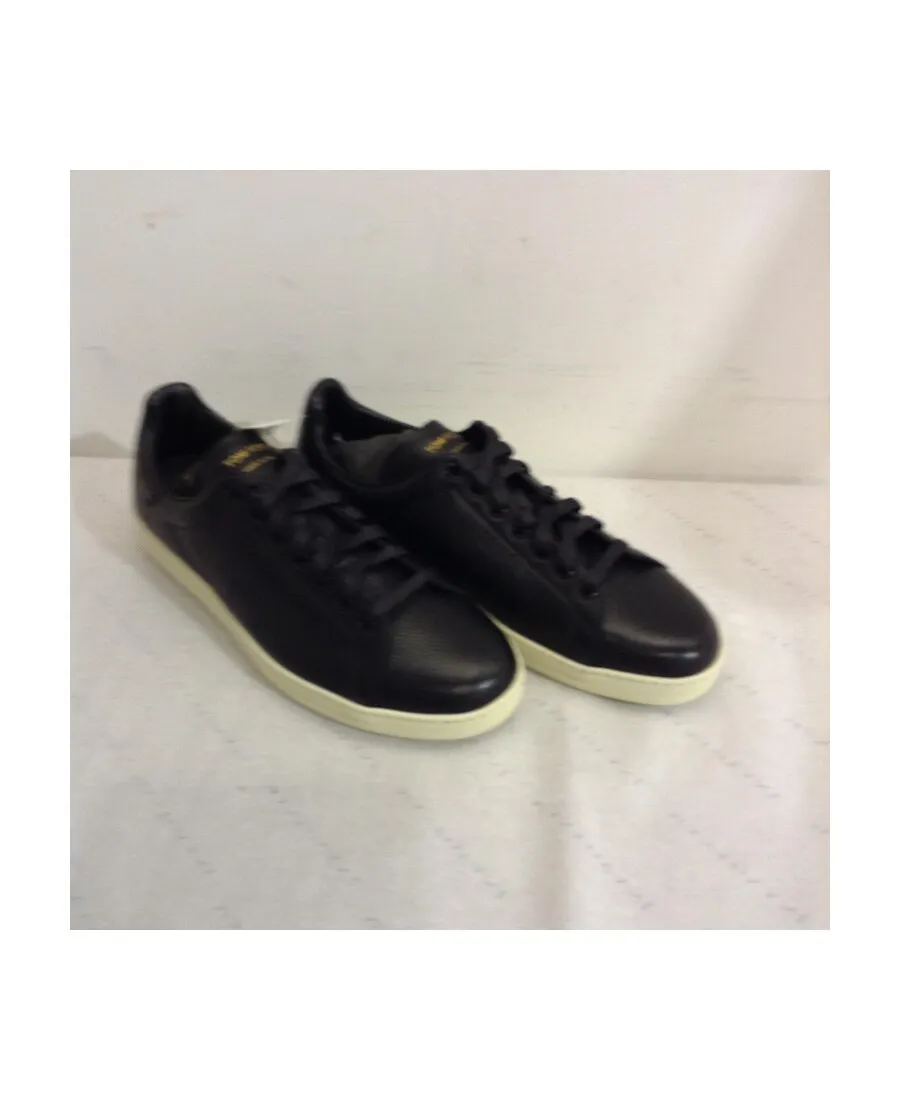 Hollowed-Out T-Shaped Casual Sneakers