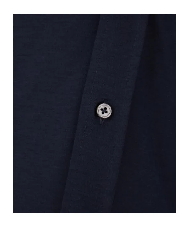 Long-Sleeved Buttoned Shirt