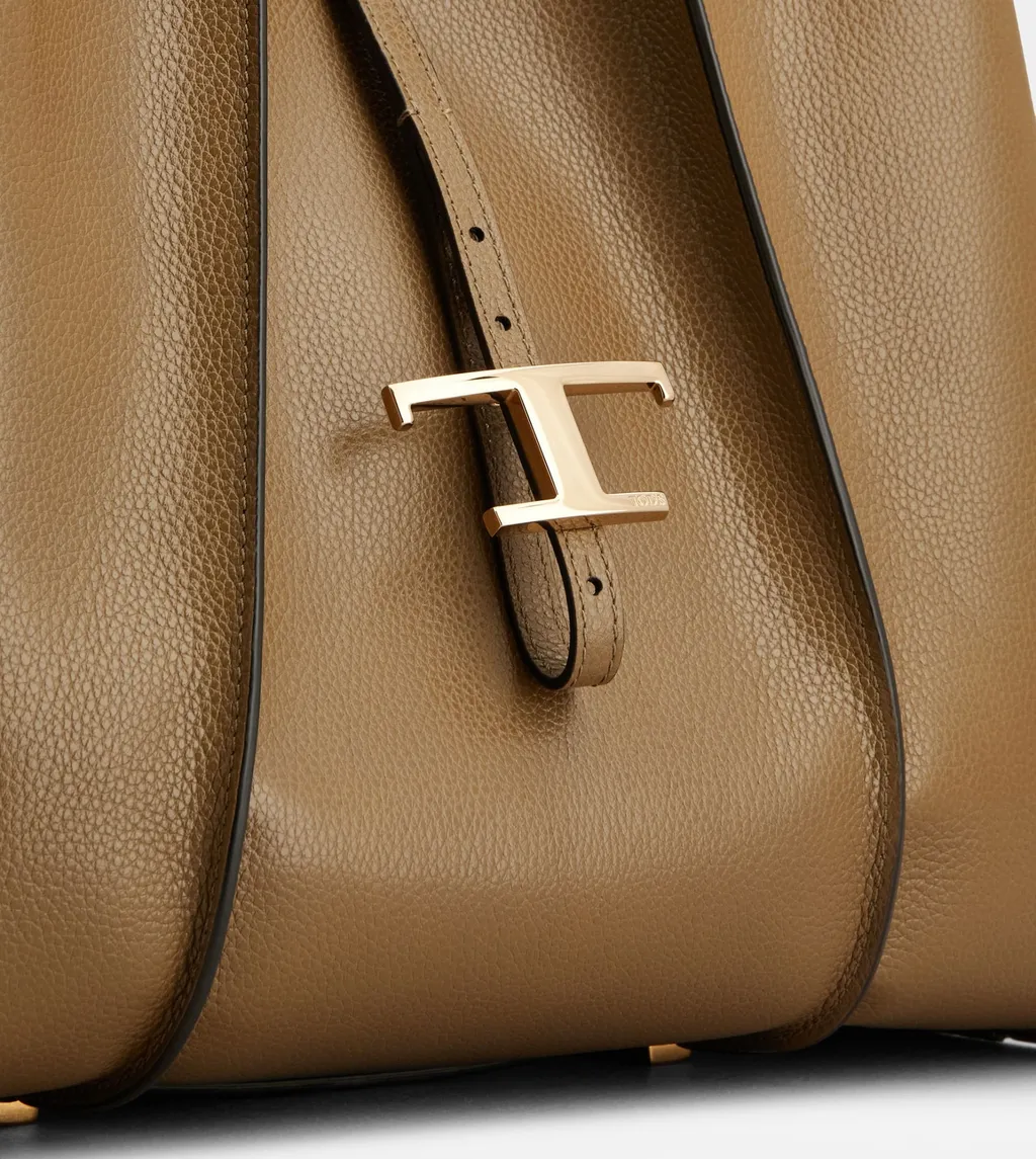 T Timeless Medium Shopping Bag