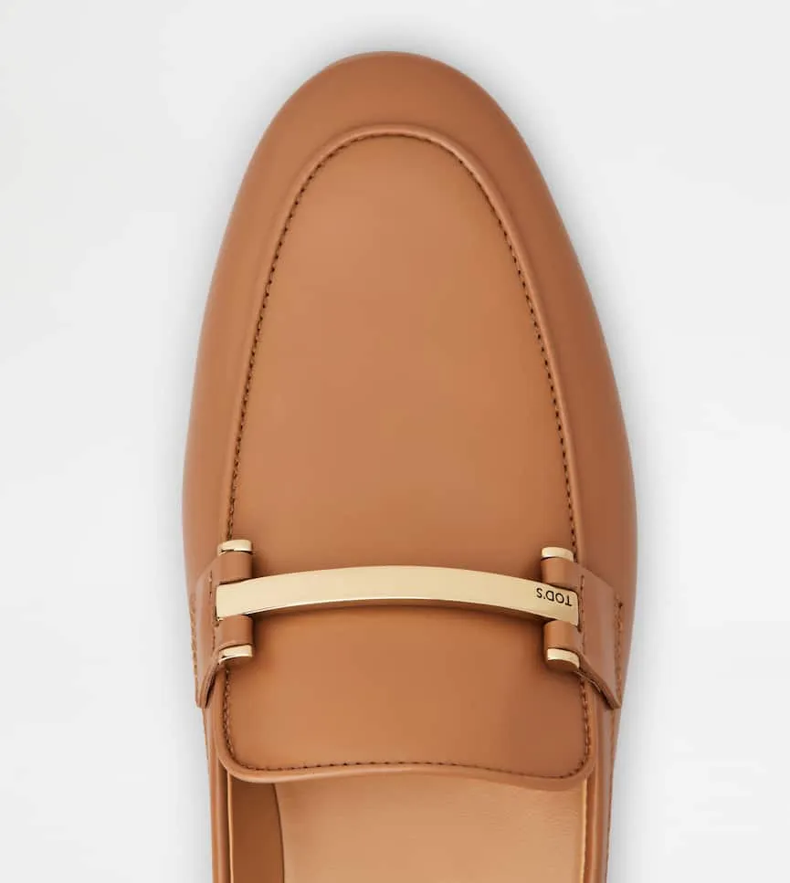 Clamp Detailed Loafers