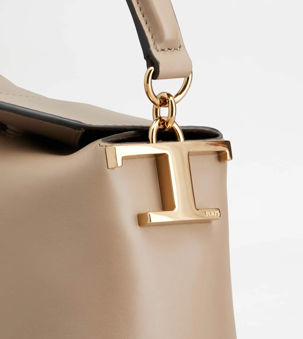 T Case Leather Mailman Tote Bag