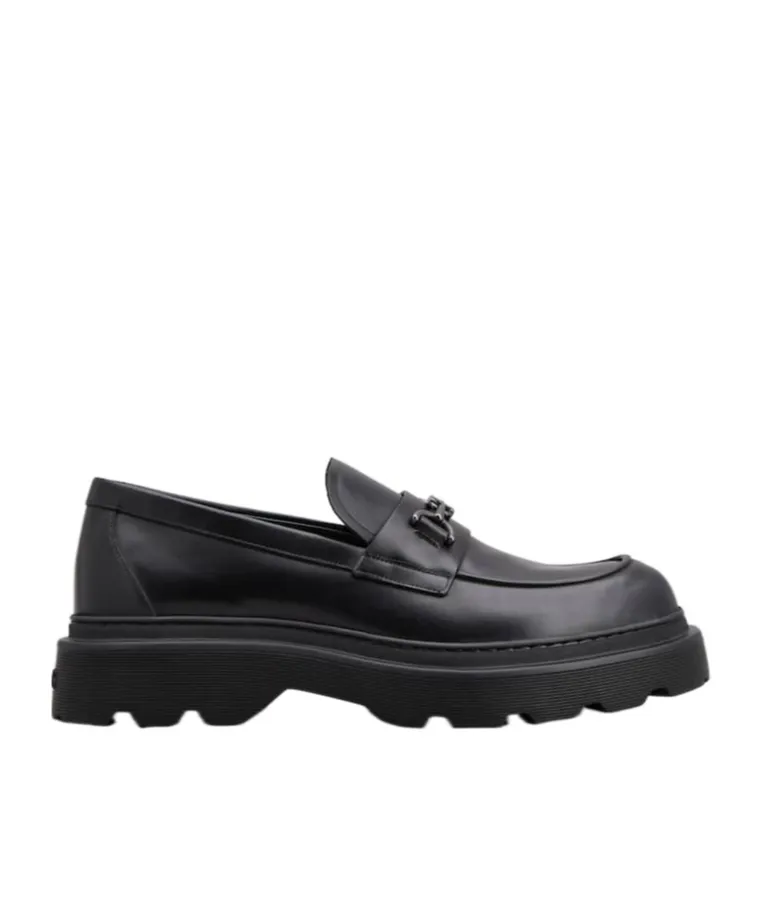 T Plaque Tapered Toe Loafers