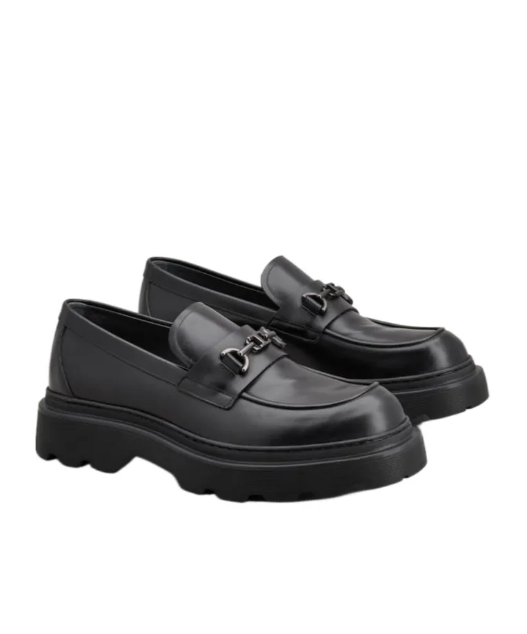 T Plaque Tapered Toe Loafers