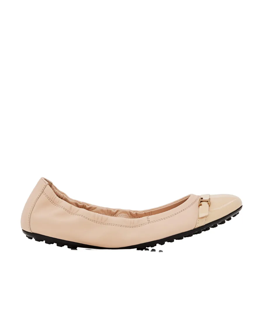 Logo Plaque Round Toe Flat Shoes