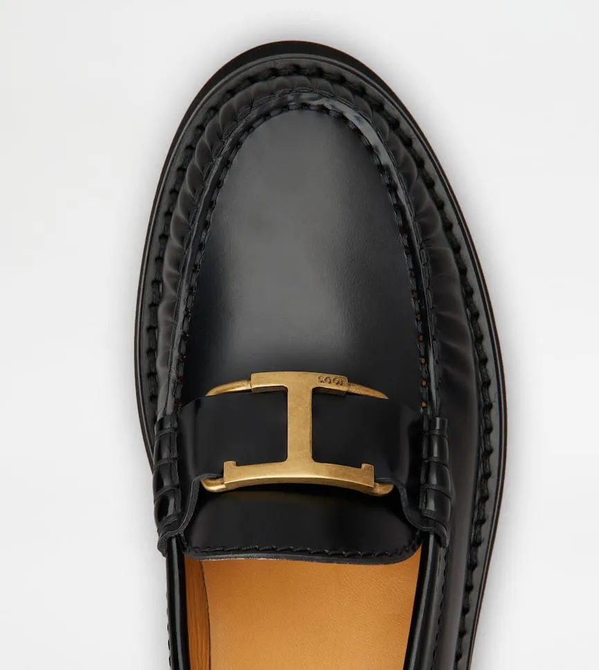 Logo Plaque Round Toe Loafers