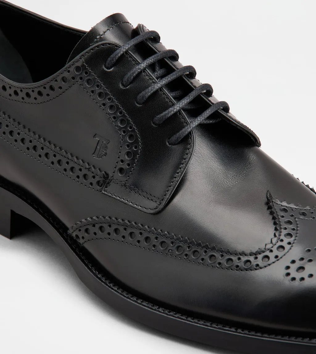 Round Toe Lace-Up Brogues