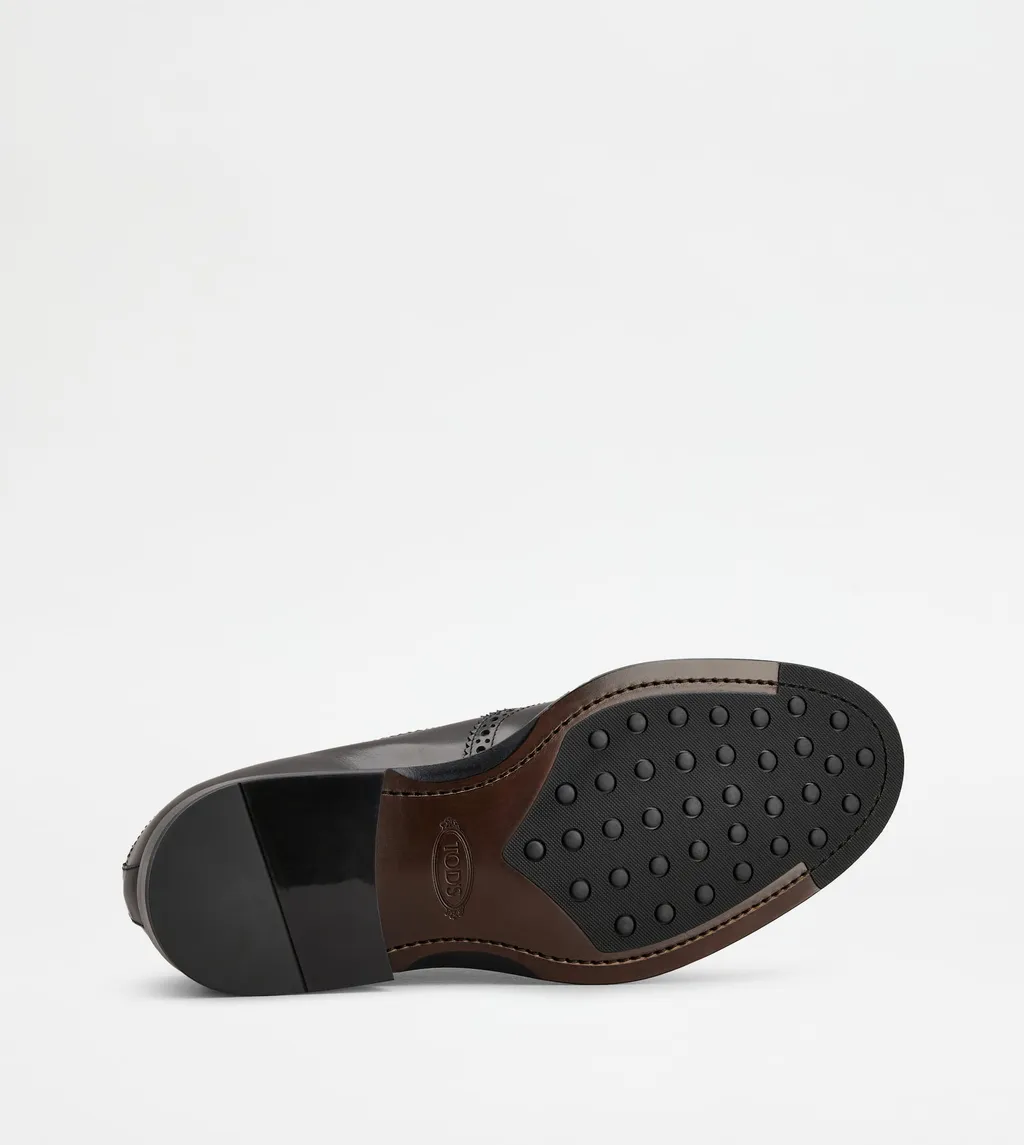 Round Toe Lace-Up Brogues