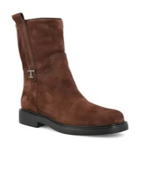 T Plaque Round-Toe Ankle Boots