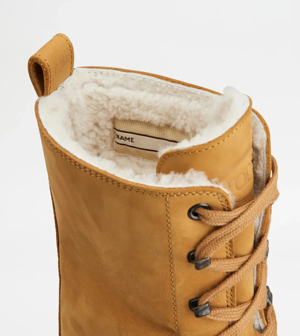 Lace-Up Gommino Boots