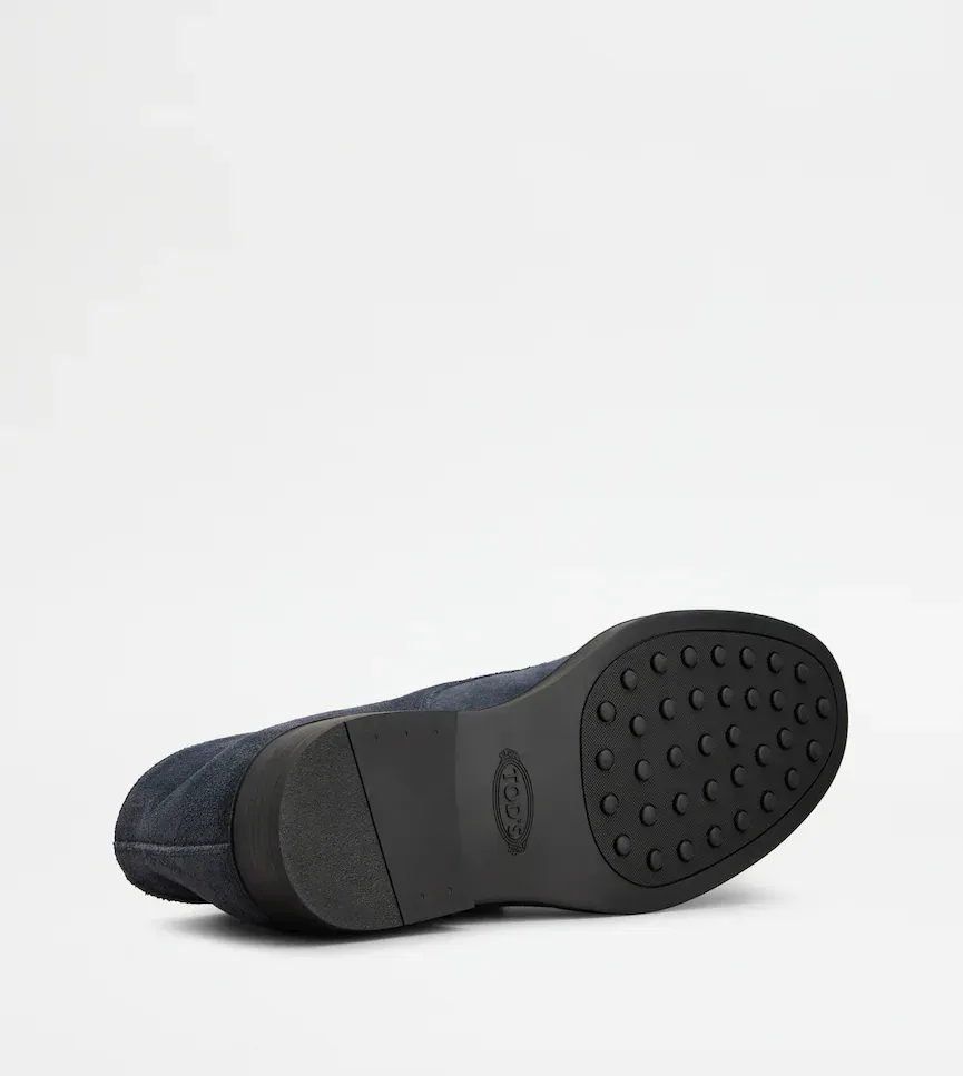 Round Toe Lace-Up Boots
