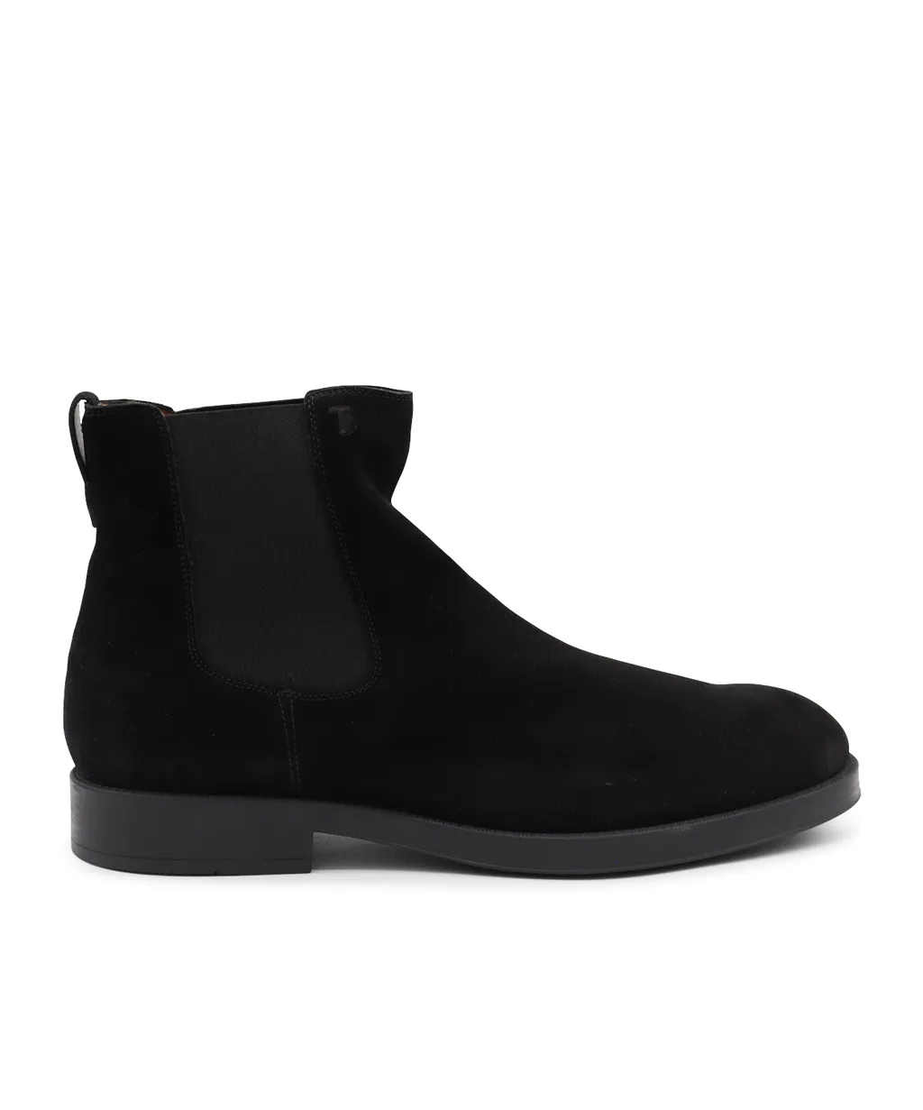Round Toe Chelsea Boots