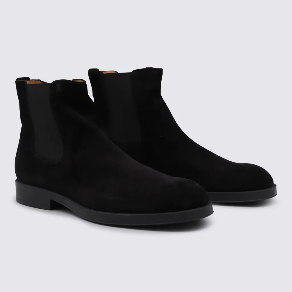 Round Toe Chelsea Boots