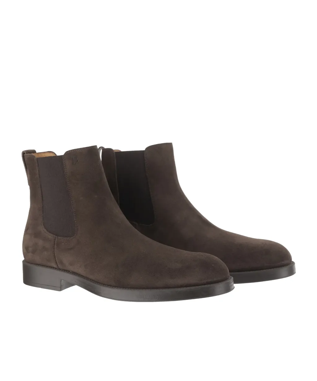 Round Toe Chelsea Boots