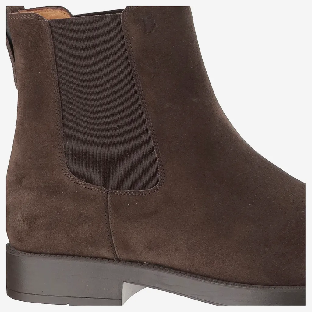 Round Toe Chelsea Boots