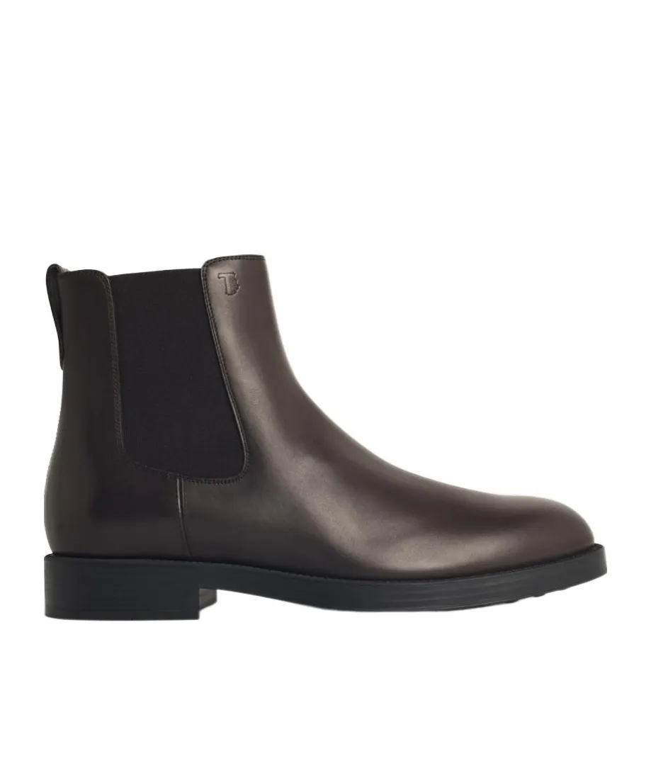 Round Toe Chelsea Boots