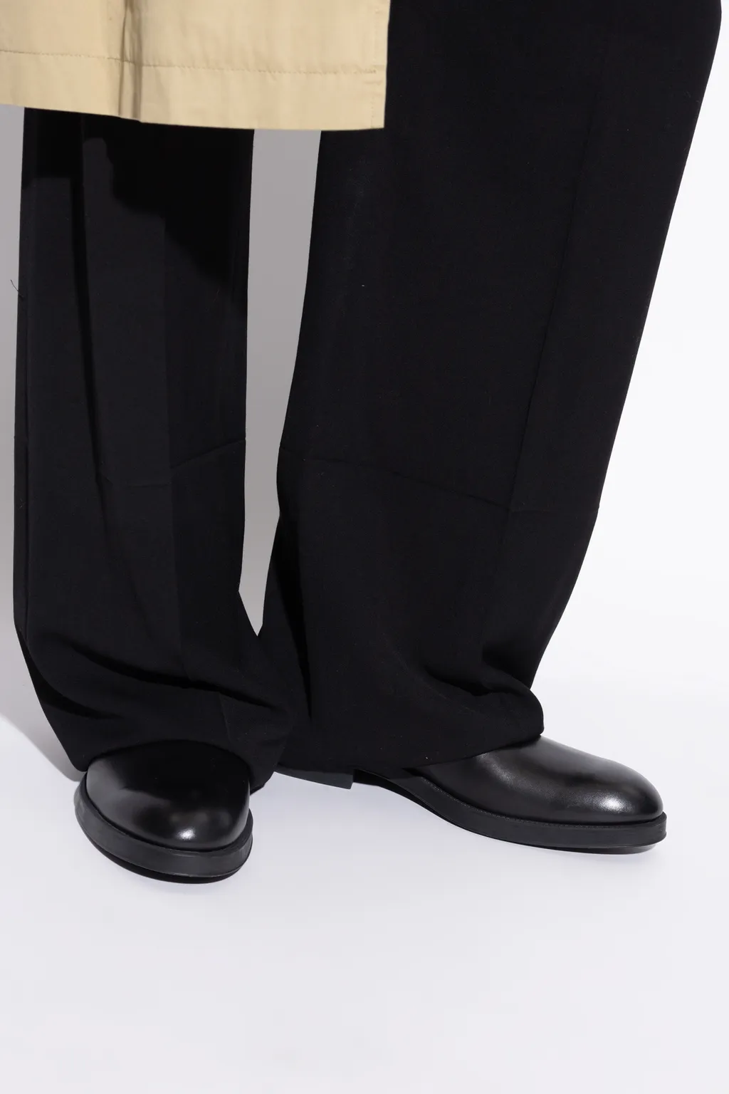 Round Toe Chelsea Boots