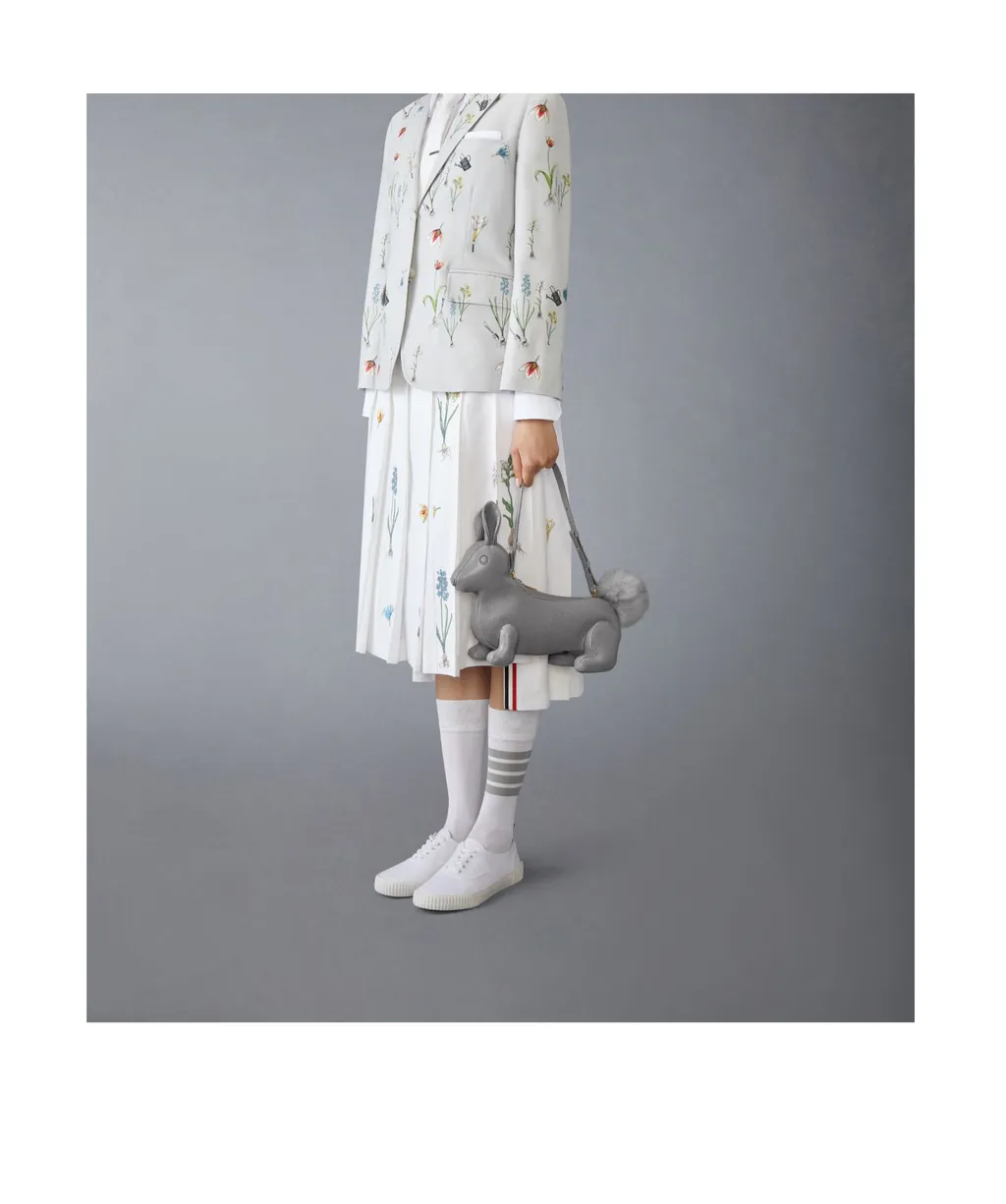Squirrel-Motif Zipped Shoulder Bag