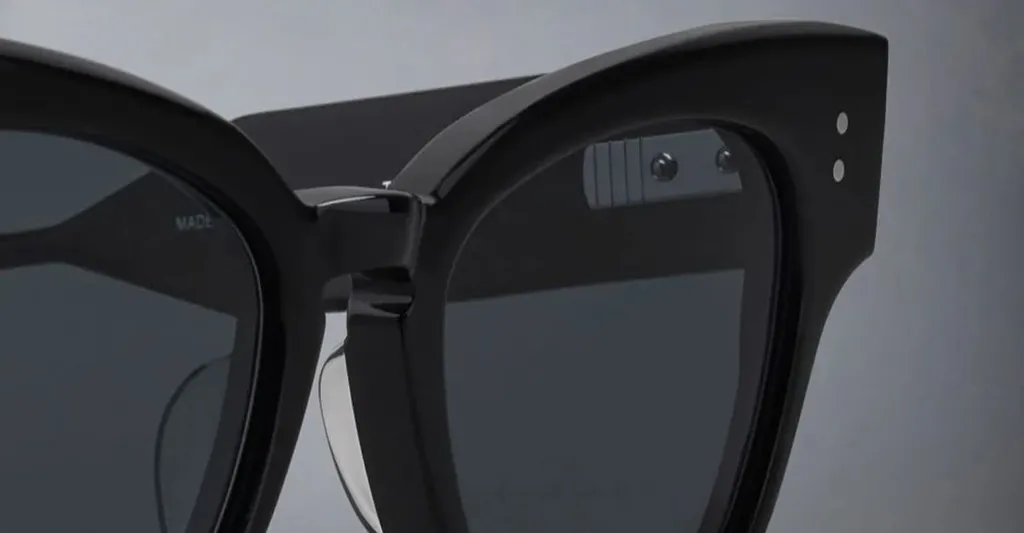 Cat-Eye Frame Sunglasses