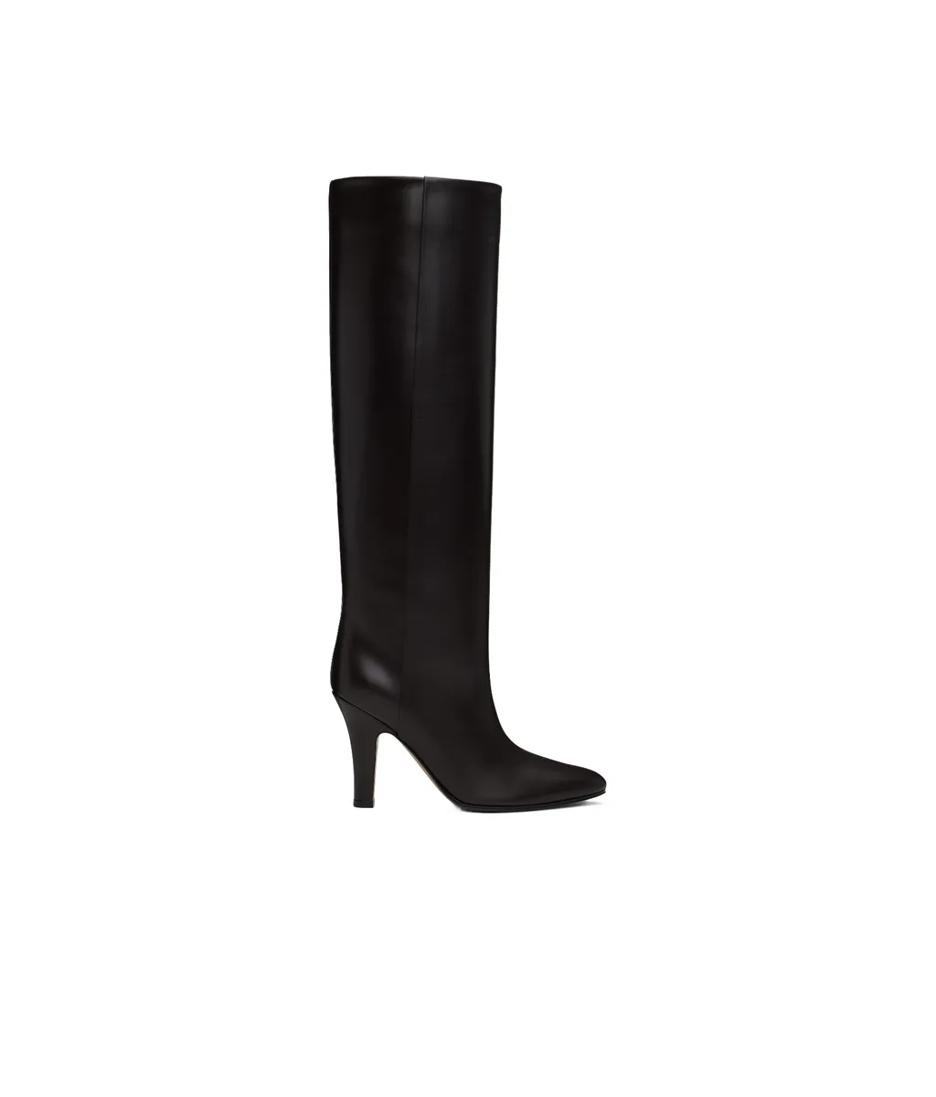 Pointed Boots