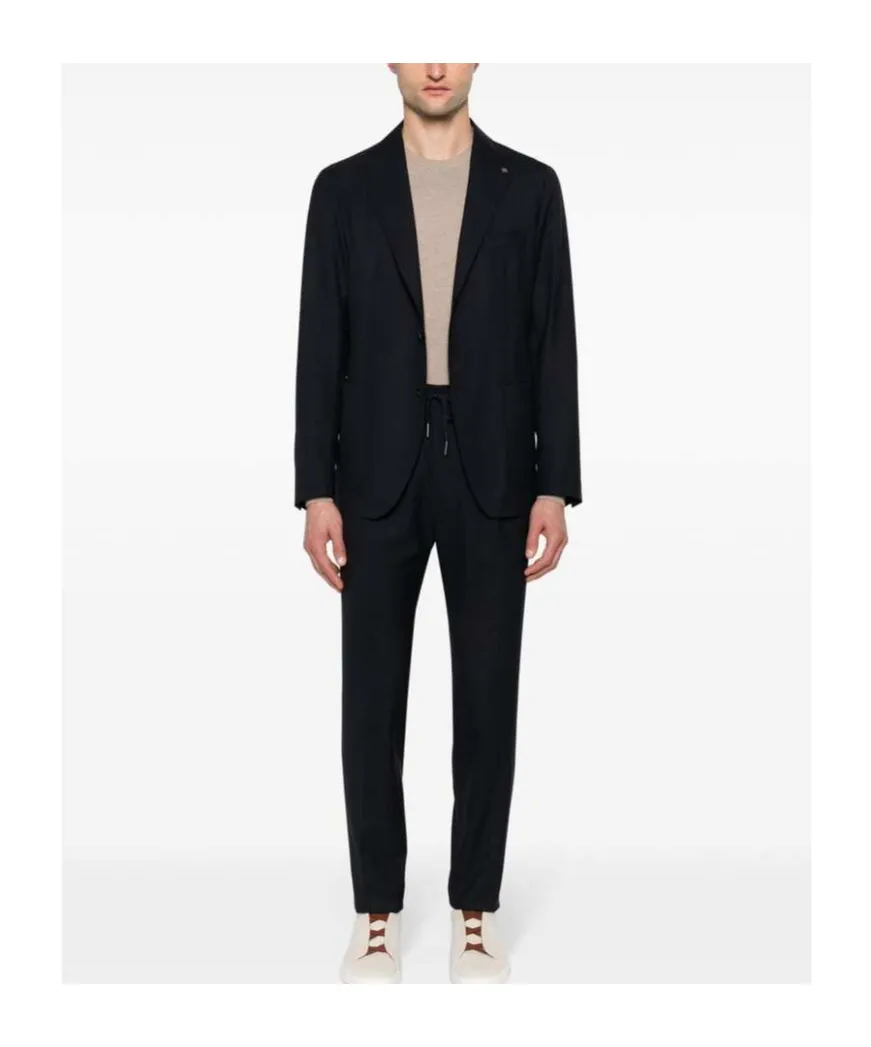 Long-Sleeved Suit