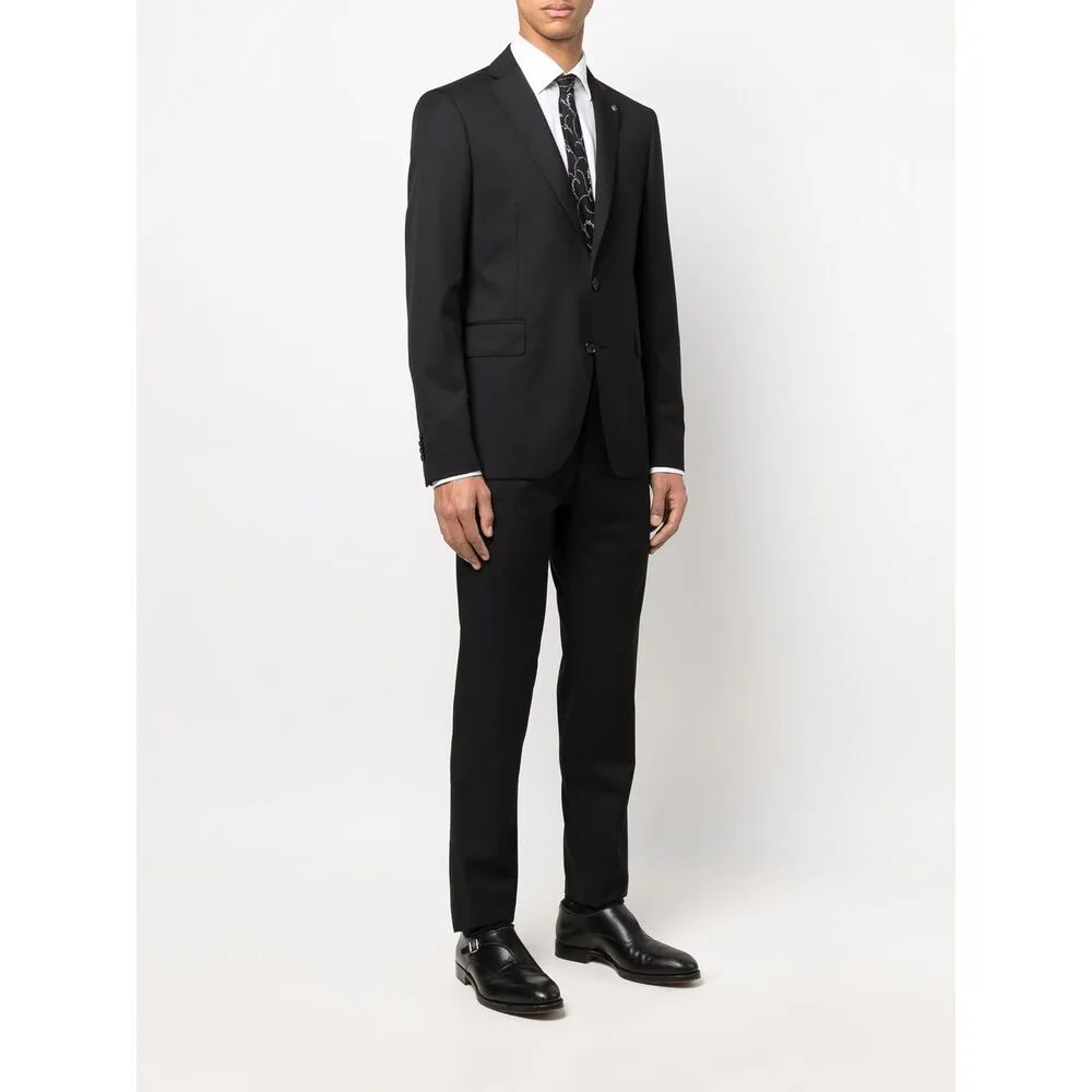 Long-Sleeved Suit